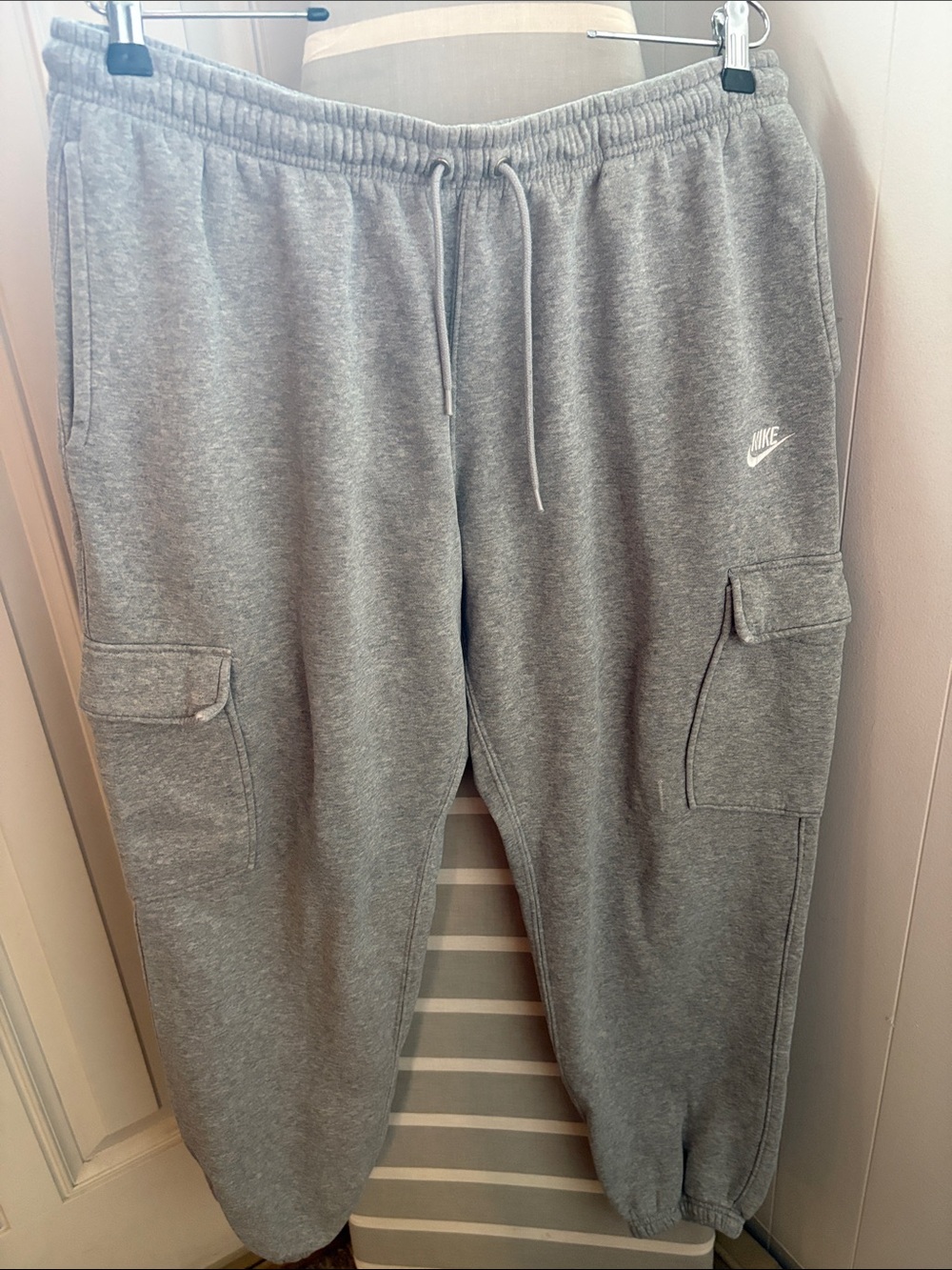 Nike Men’s Heather Gray Cargo Joggers